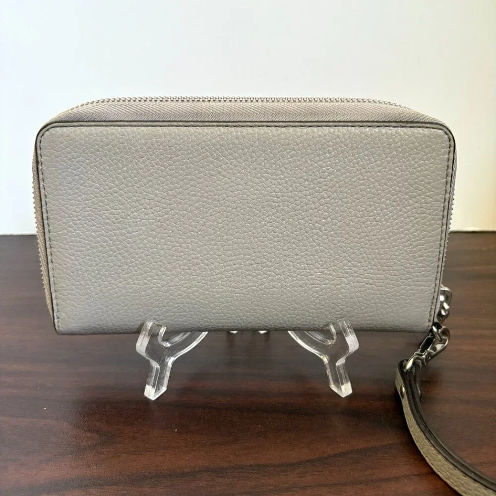 Jet Set Travel Large Flat Zip Pearl Grey Phone Wristlet Wallet Quiet Luxury Chic